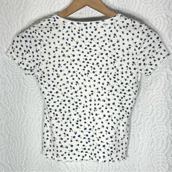 WHITE FAWN Floral Print Lettuce Edge Crop Top - Picture 3 of 6